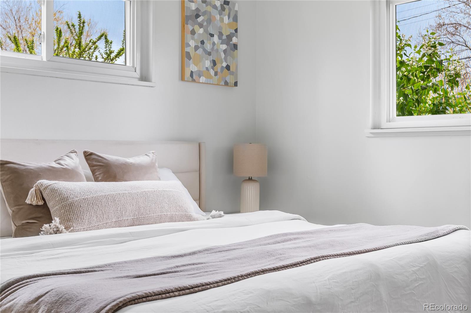 3103 W Bellewood Drive