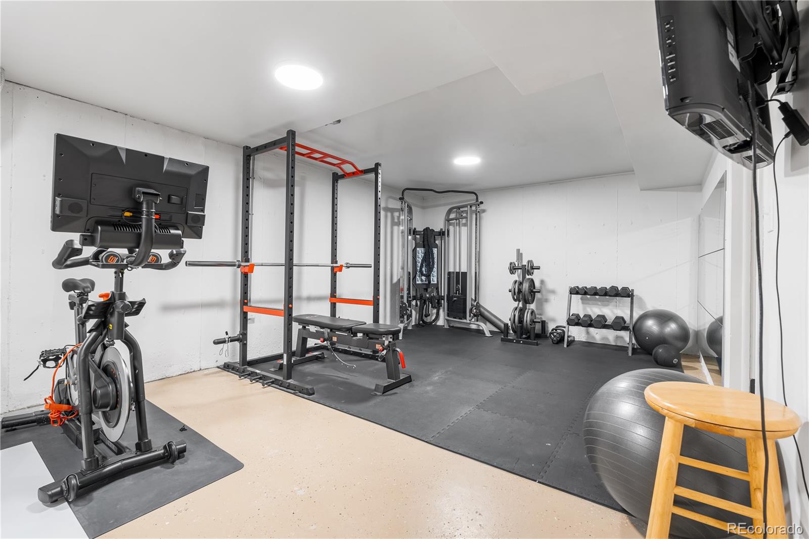 3103 W Bellewood Drive