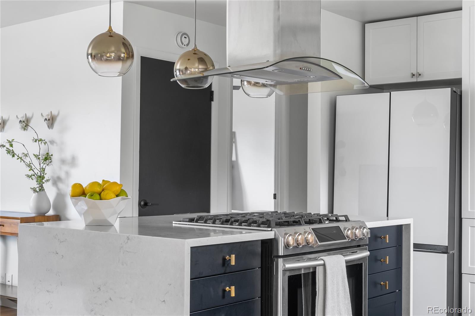 3103 W Bellewood Drive