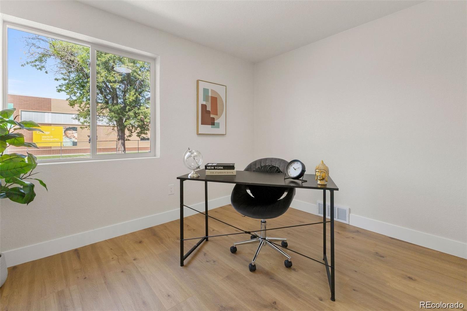 3220 E 37th Ave Street