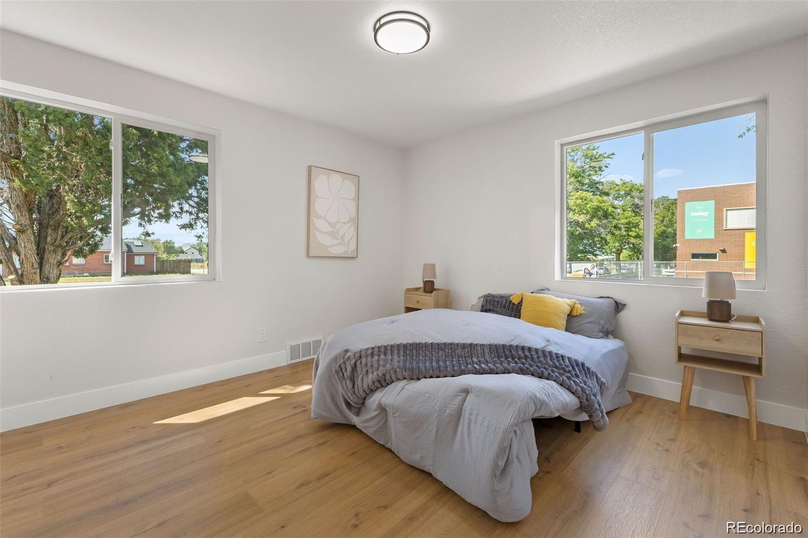 3220 E 37th Ave Street