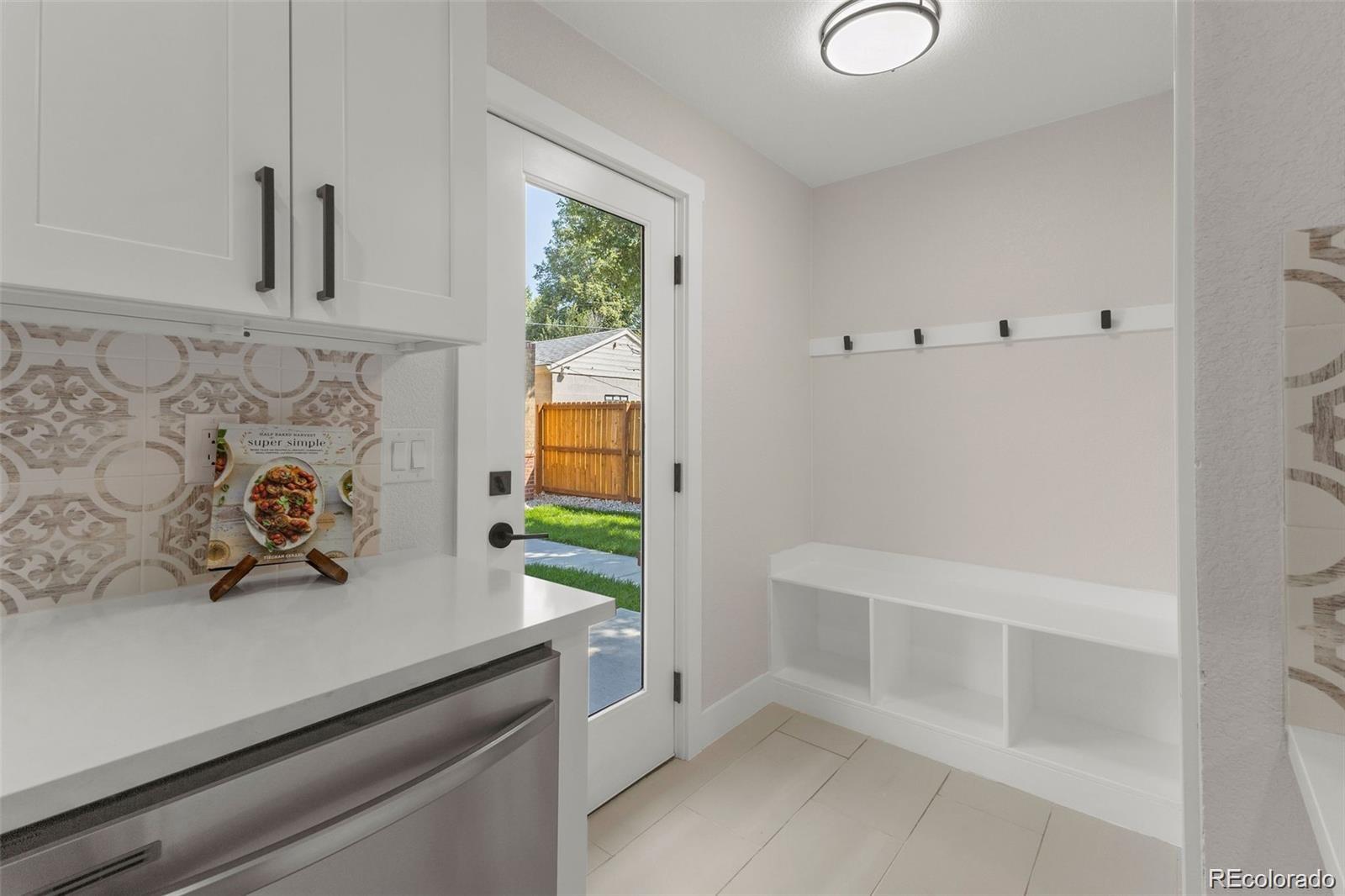 3220 E 37th Ave Street