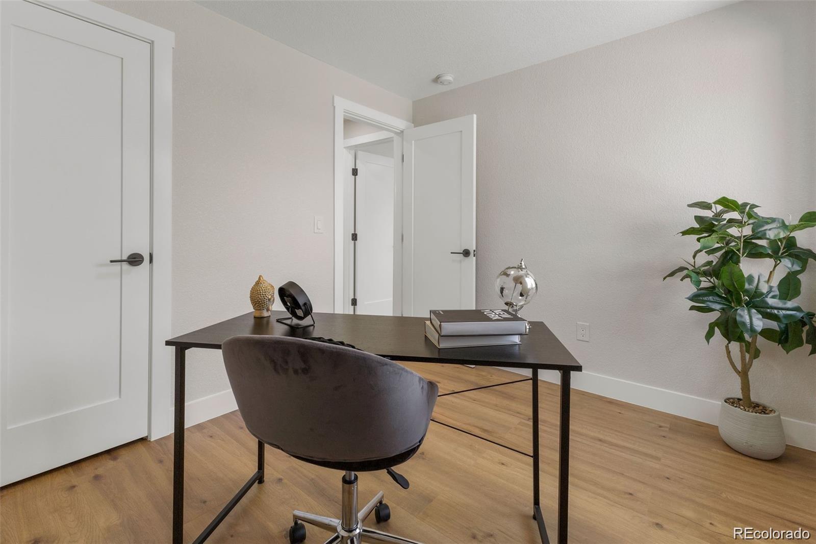 3220 E 37th Ave Street