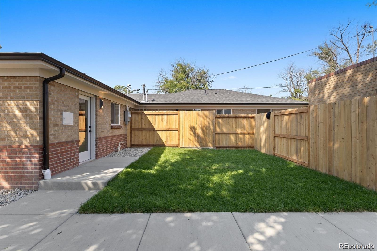 3220 E 37th Ave Street