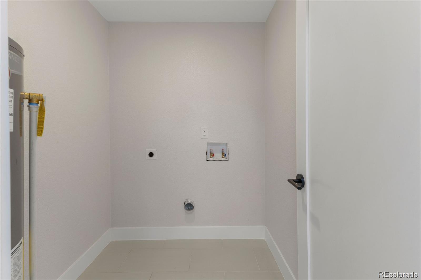 3220 E 37th Ave Street