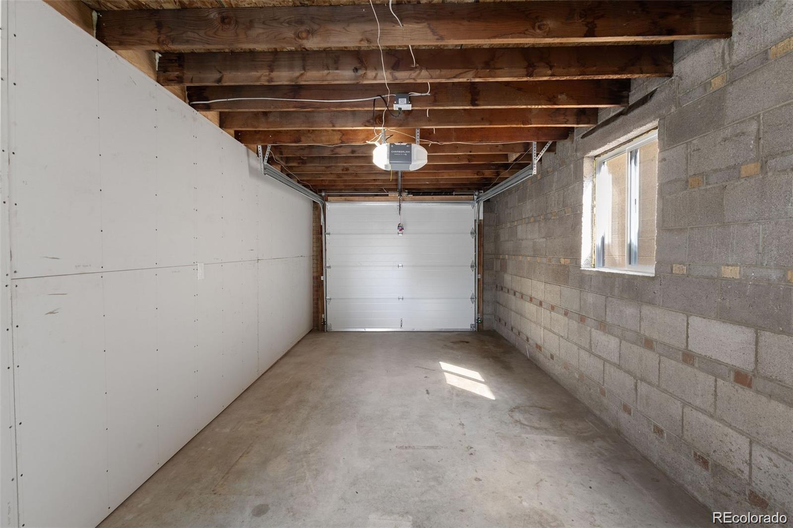 3220 E 37th Ave Street