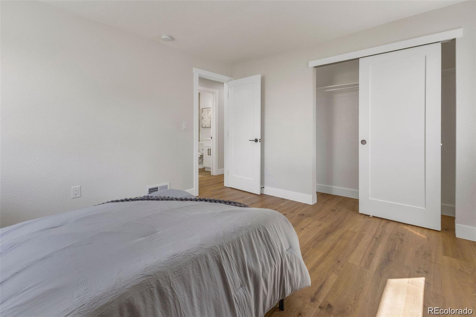 3220 E 37th Ave Street