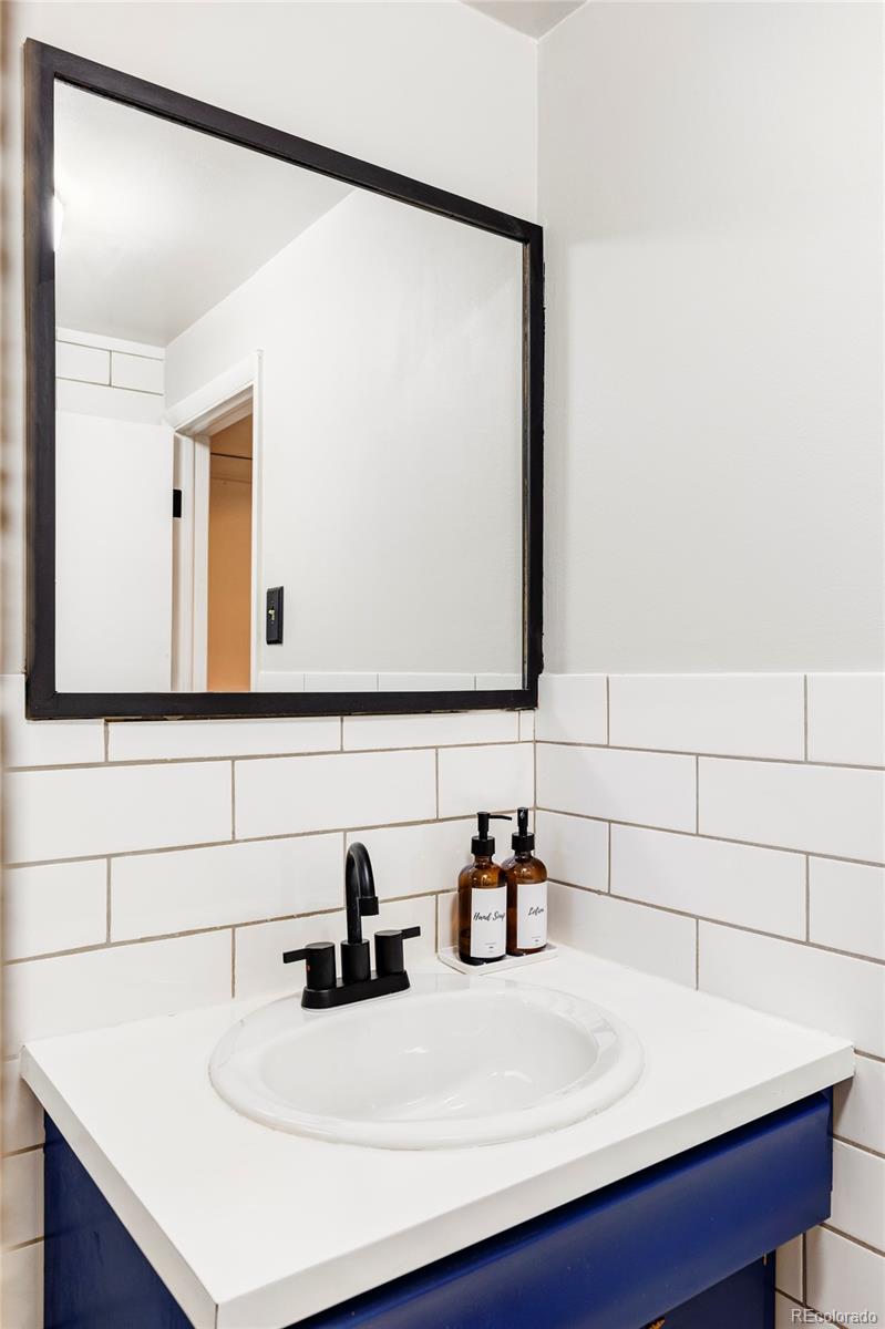 2854 S Raleigh Street