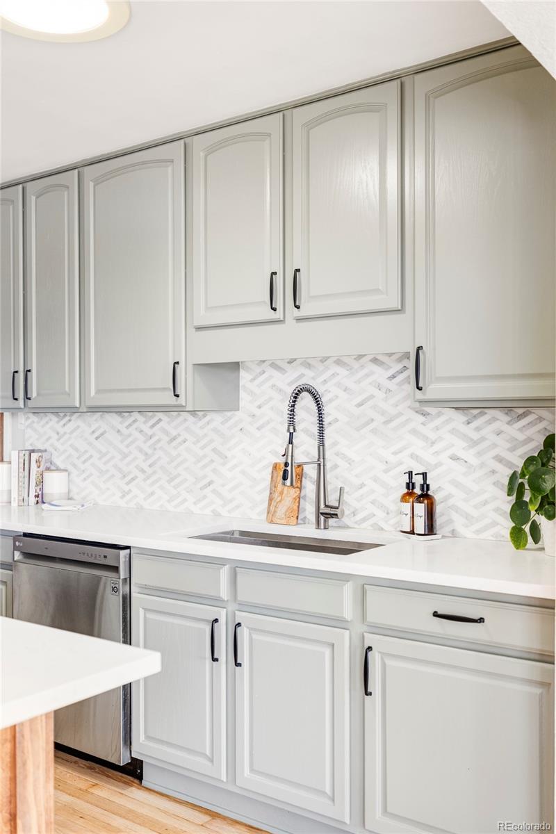 2854 S Raleigh Street