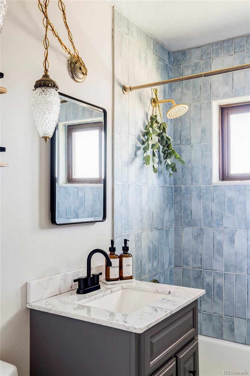 2854 S Raleigh Street