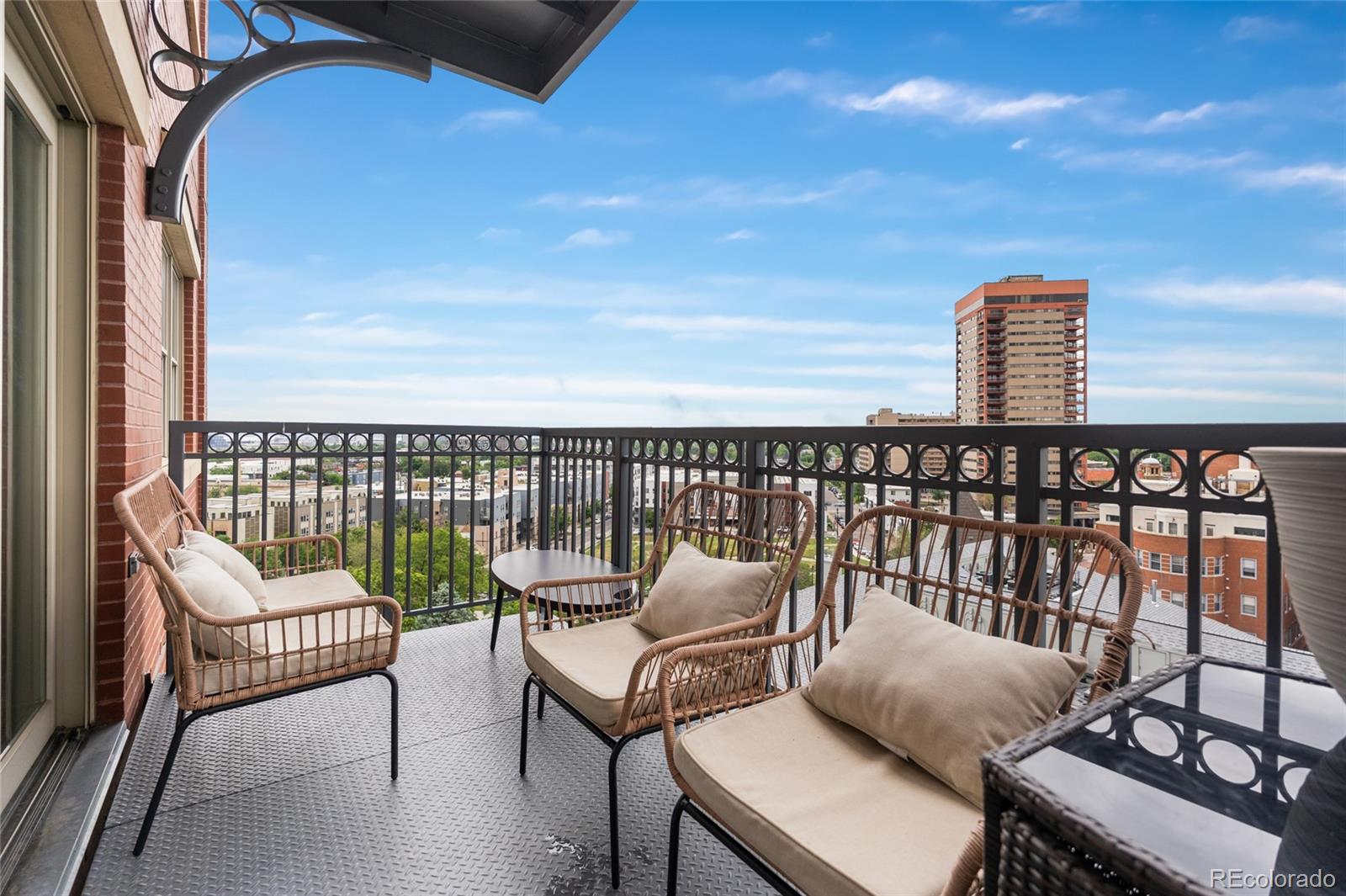 1950 N Logan Street Unit: 905