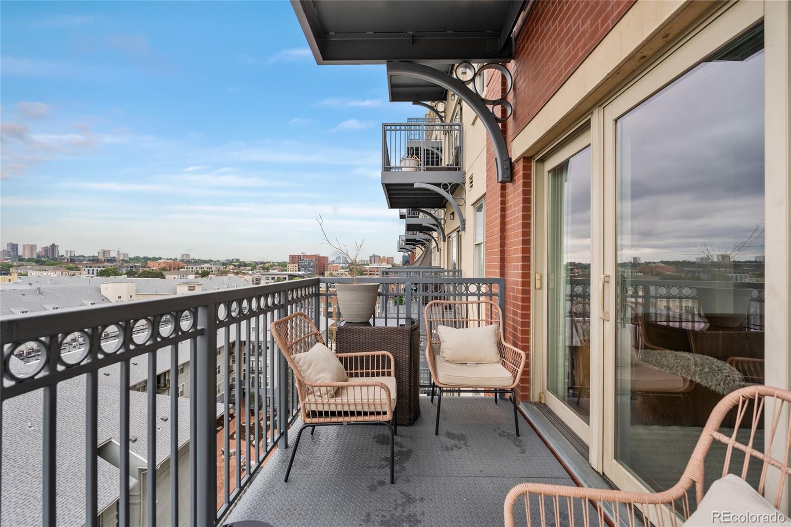 1950 N Logan Street Unit: 905