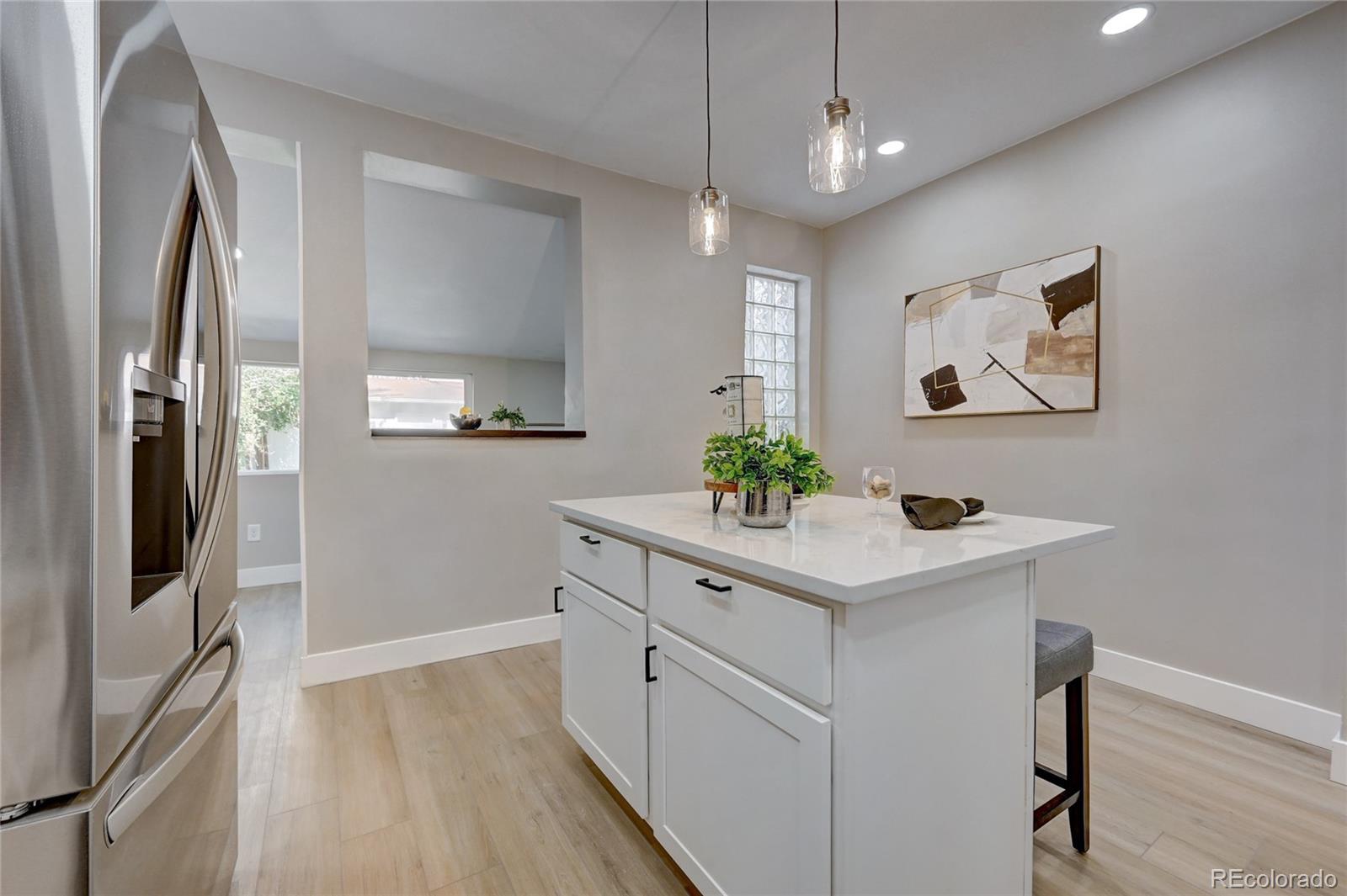 2437 W Dunkeld Place