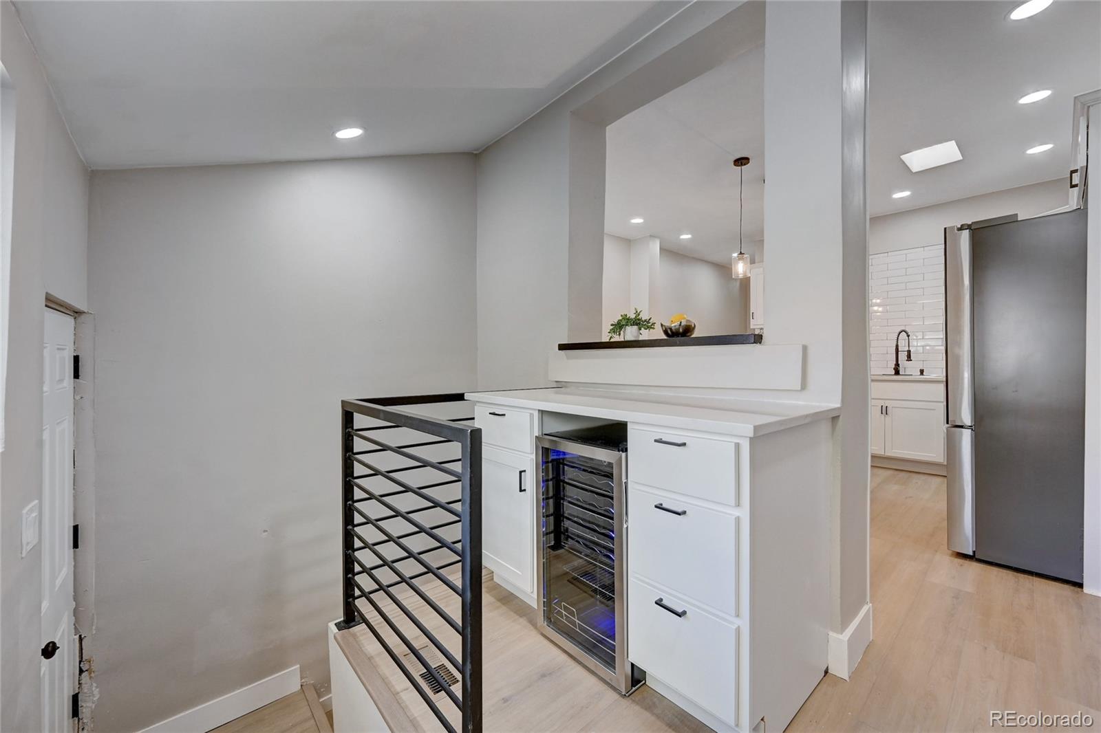 2437 W Dunkeld Place