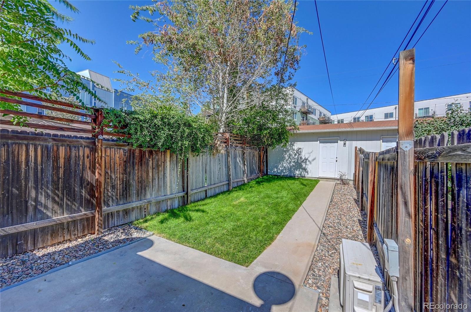 2437 W Dunkeld Place