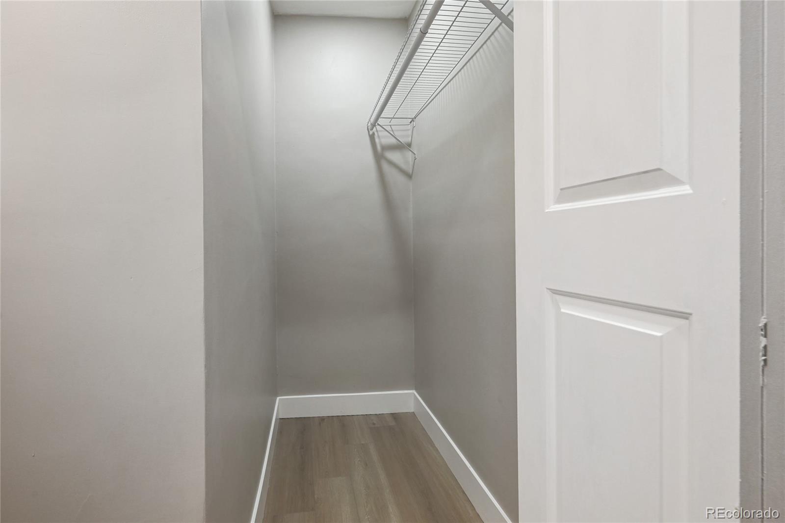 2437 W Dunkeld Place