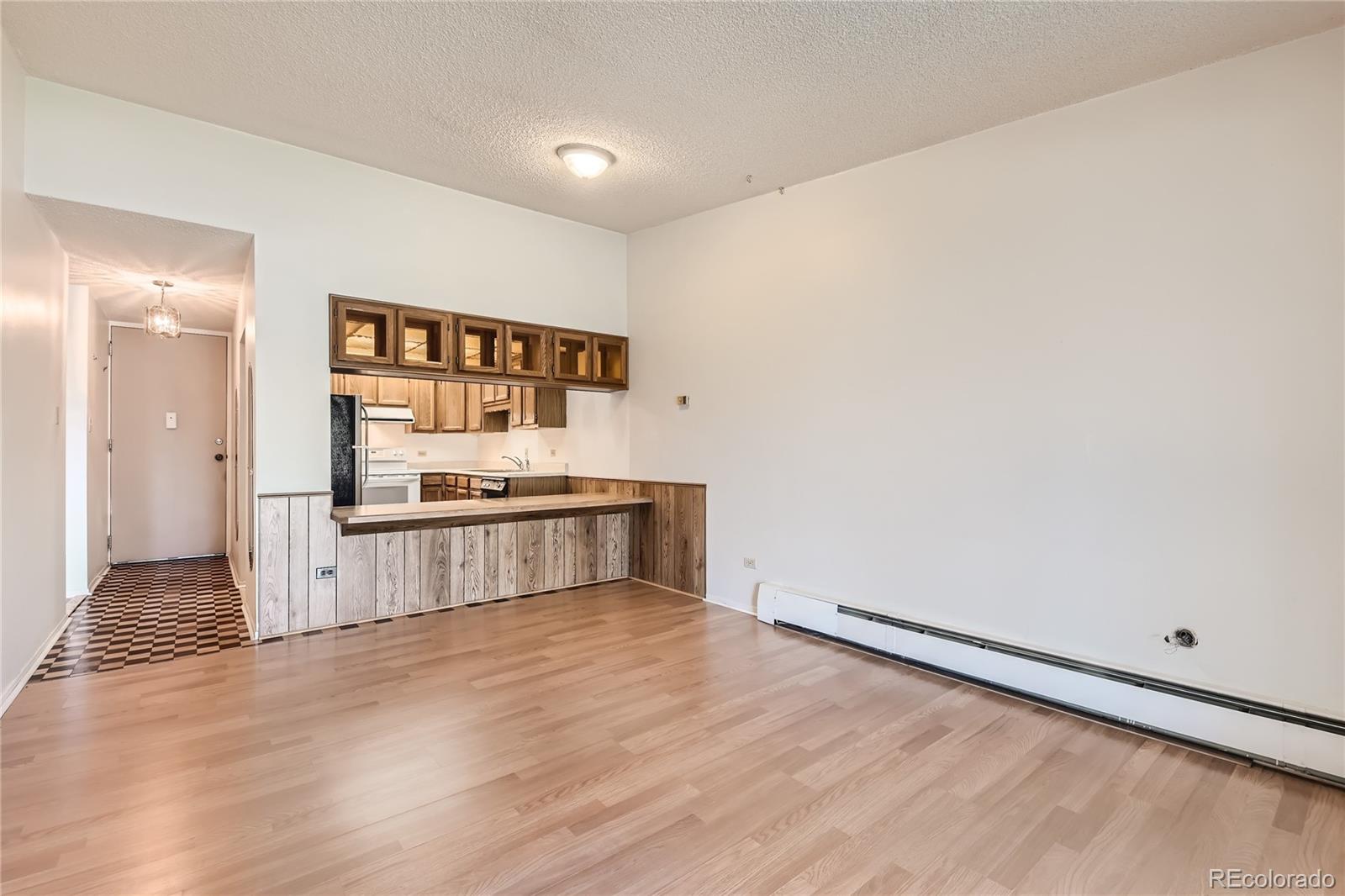 735 S Clinton Street Unit: 6-B