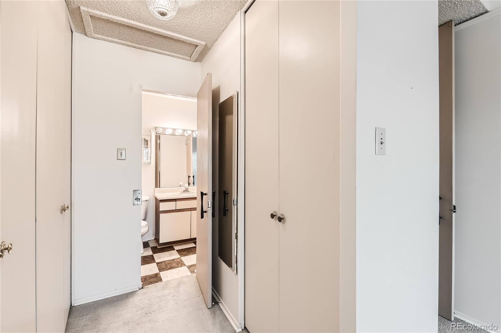 735 S Clinton Street Unit: 6-B