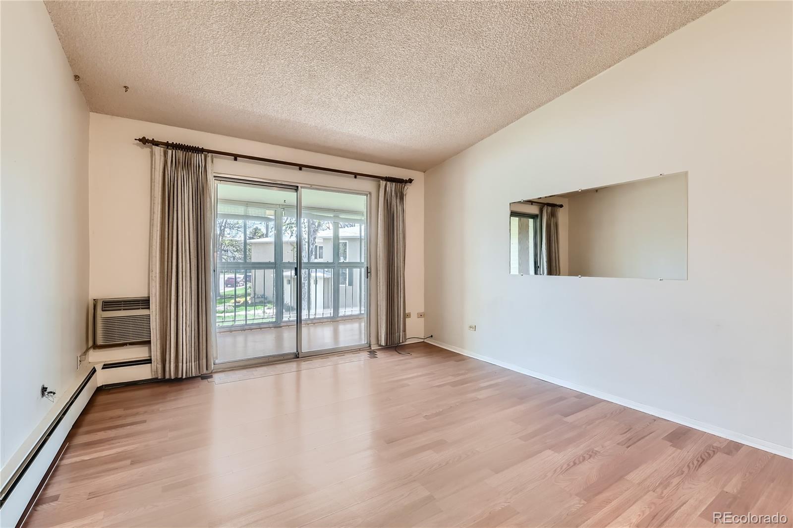 735 S Clinton Street Unit: 6-B