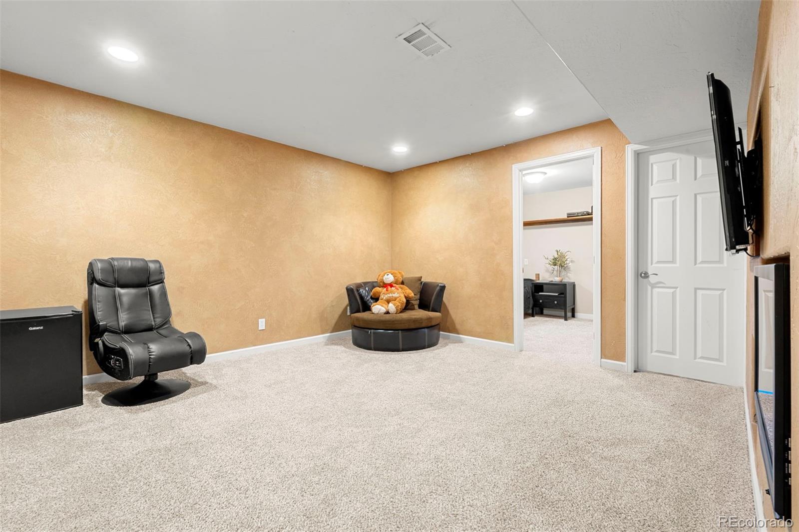 22 Apache Plume Street