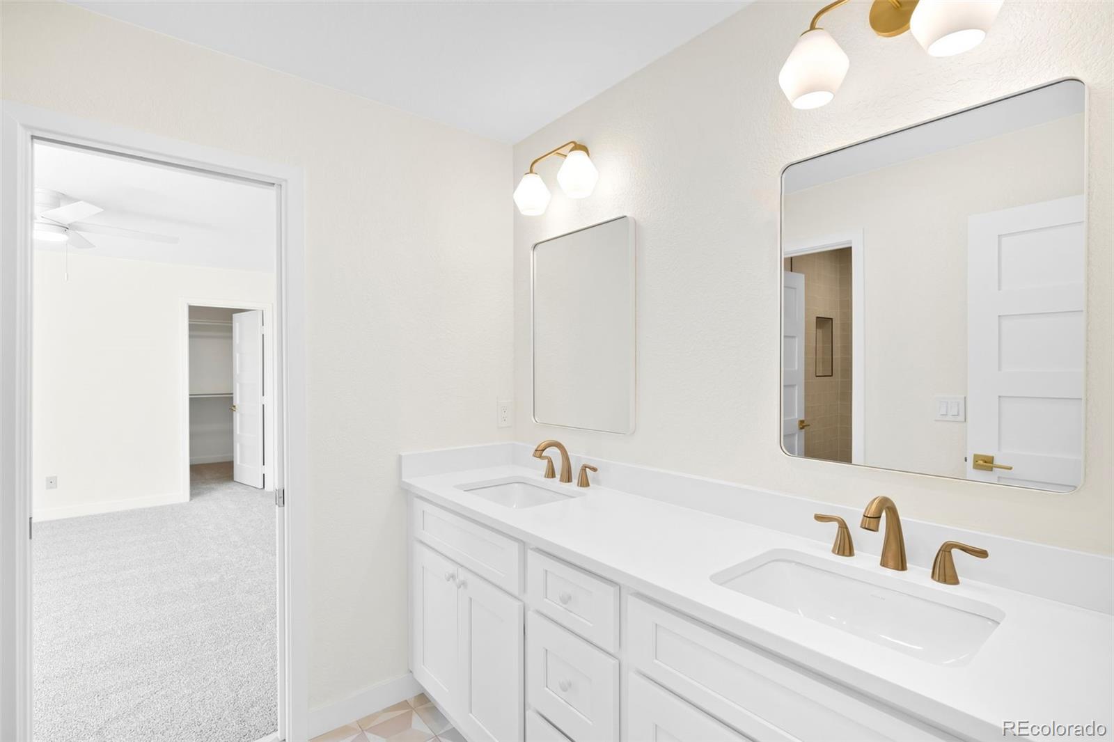 11673 E Berry Avenue