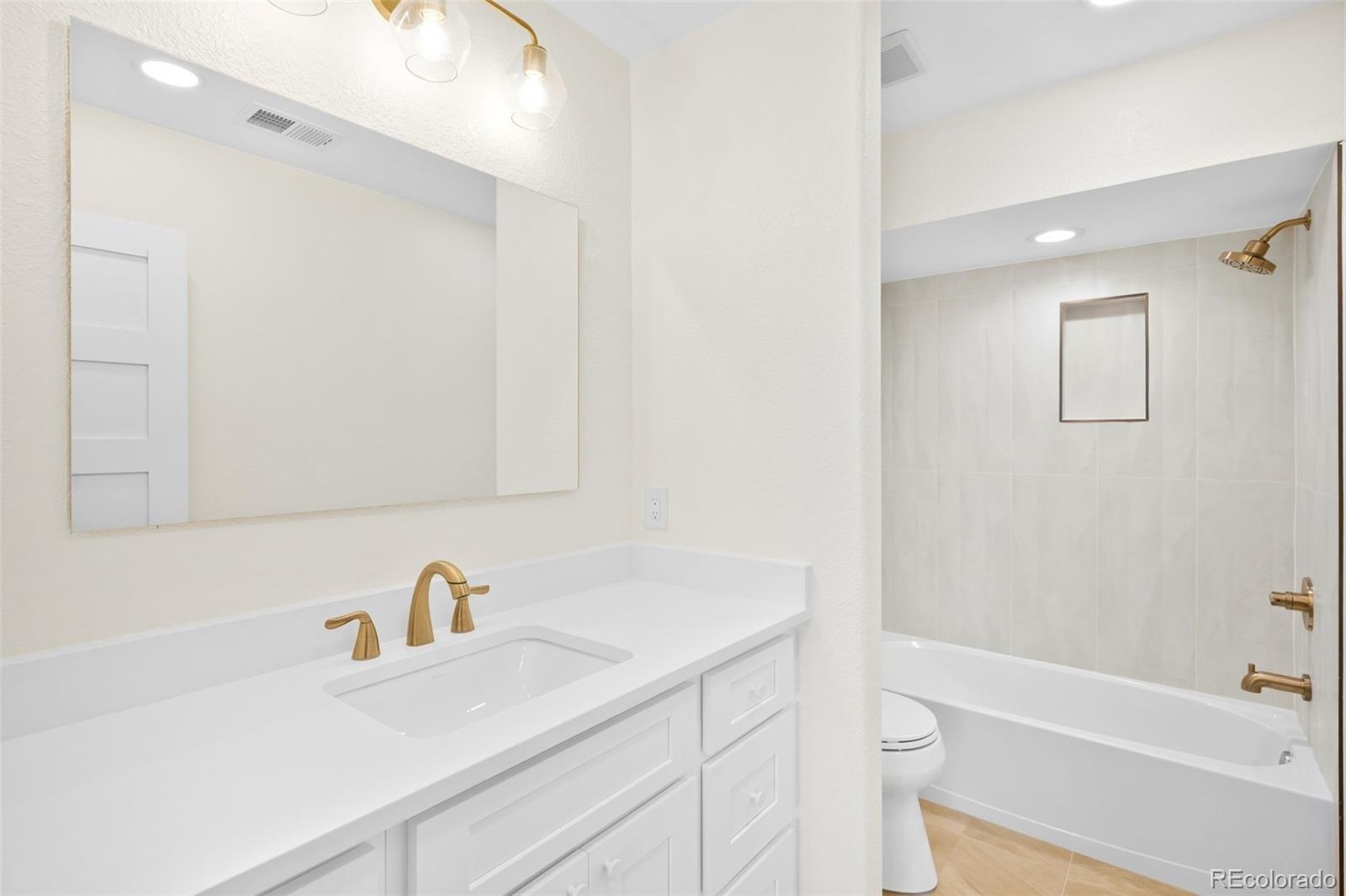 11673 E Berry Avenue