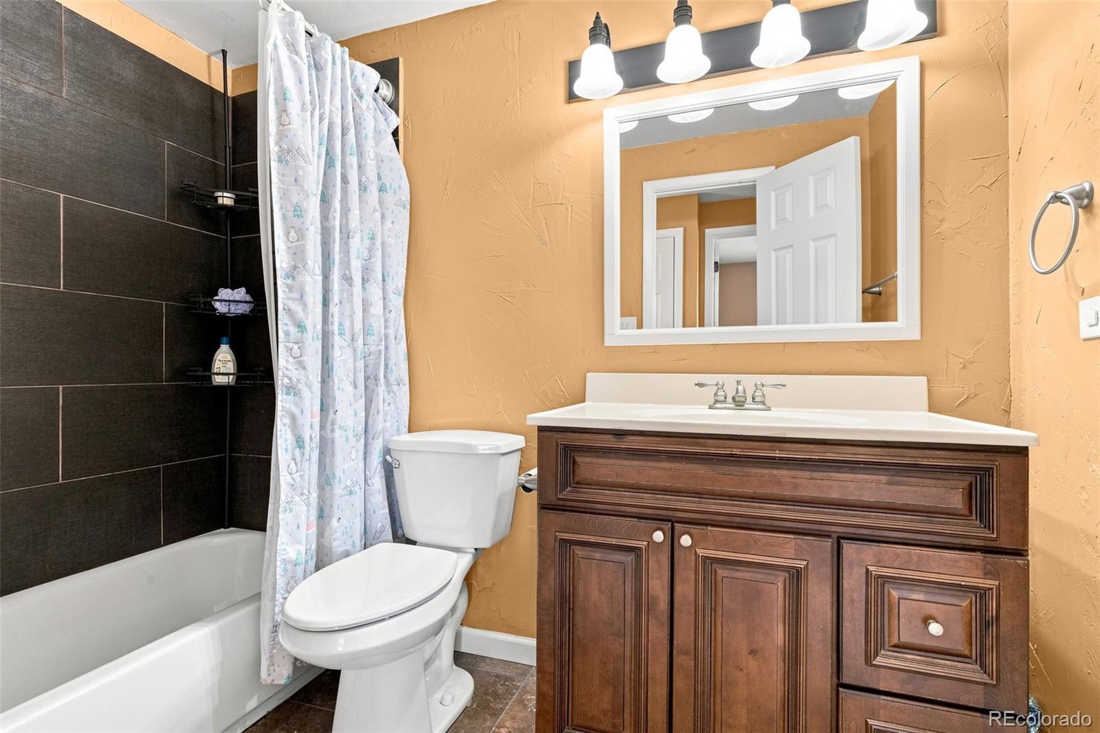 1525 S Holly Street Unit: 208