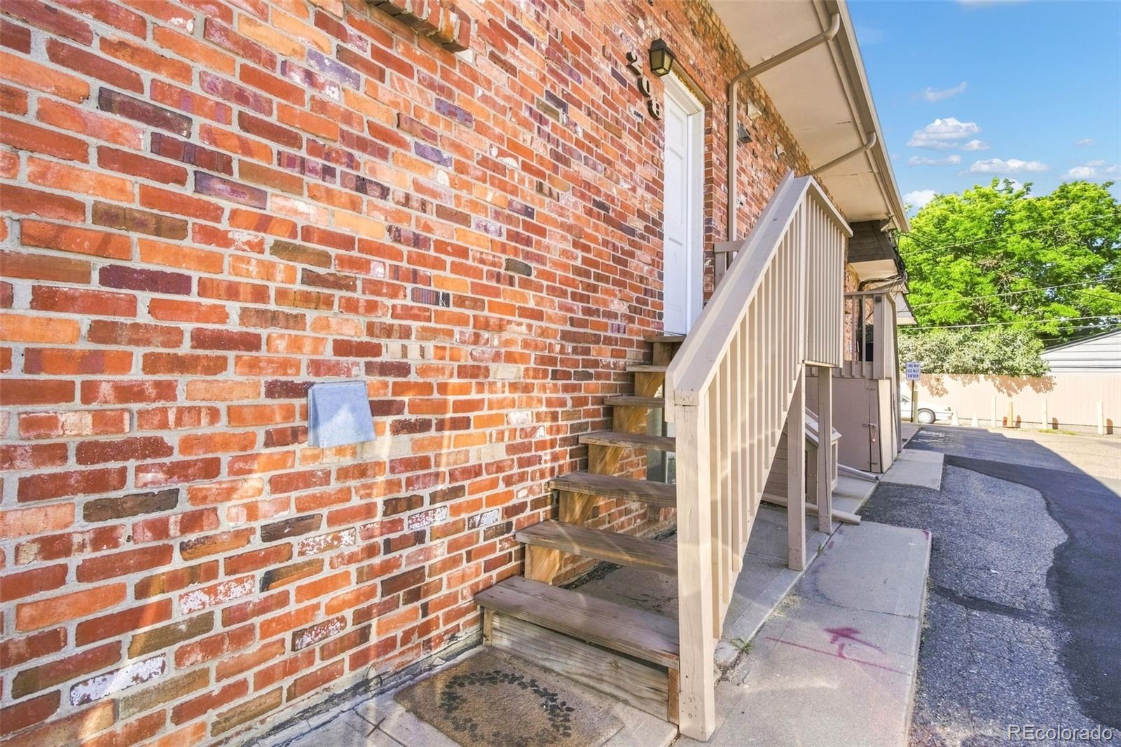 1525 S Holly Street Unit: 208