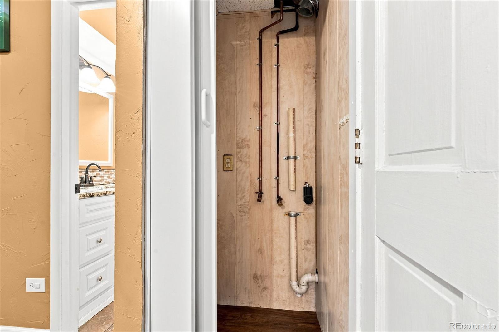 1525 S Holly Street Unit: 208