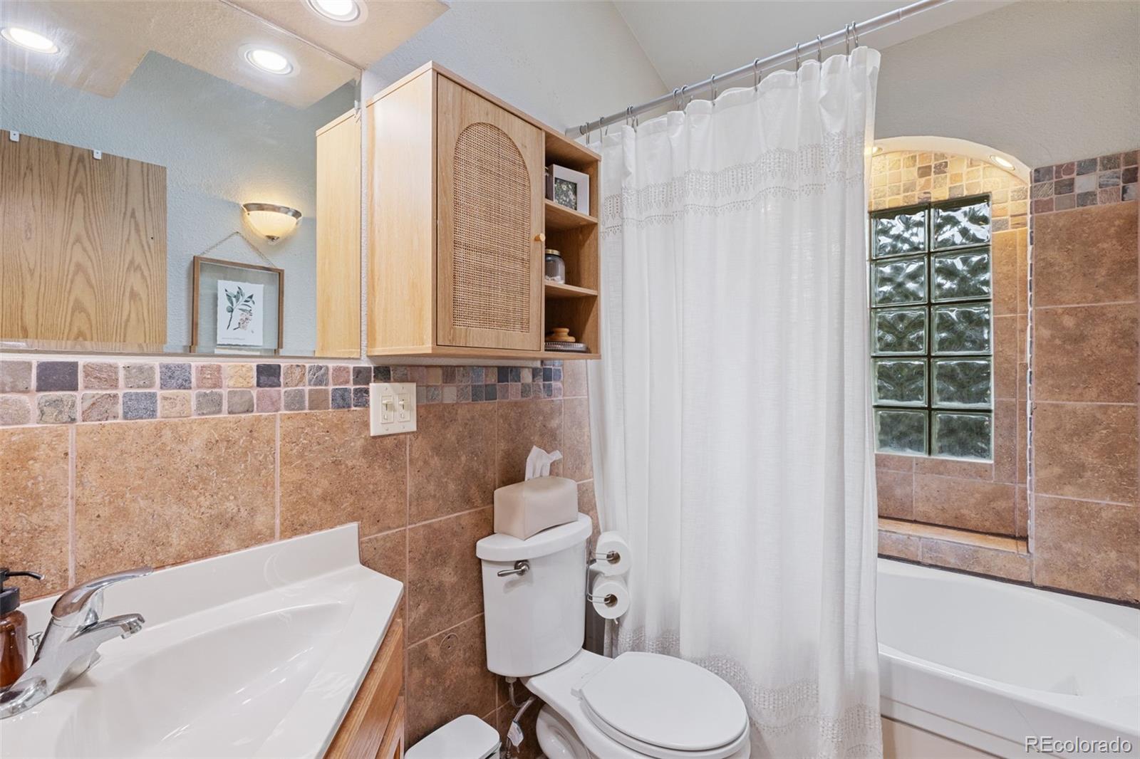 1125 Greenbrier Drive