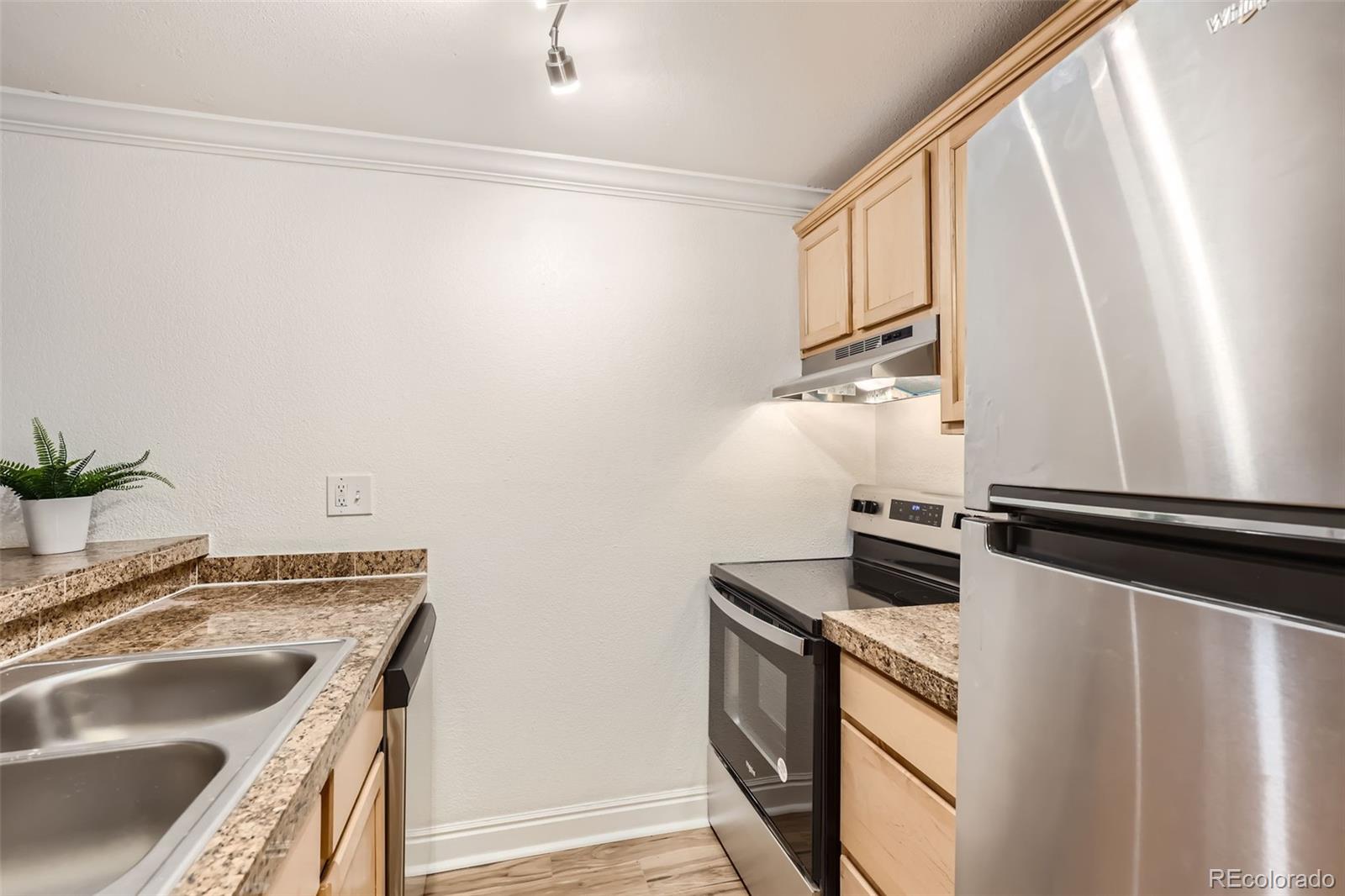 1125 N Washington Street Unit: 202