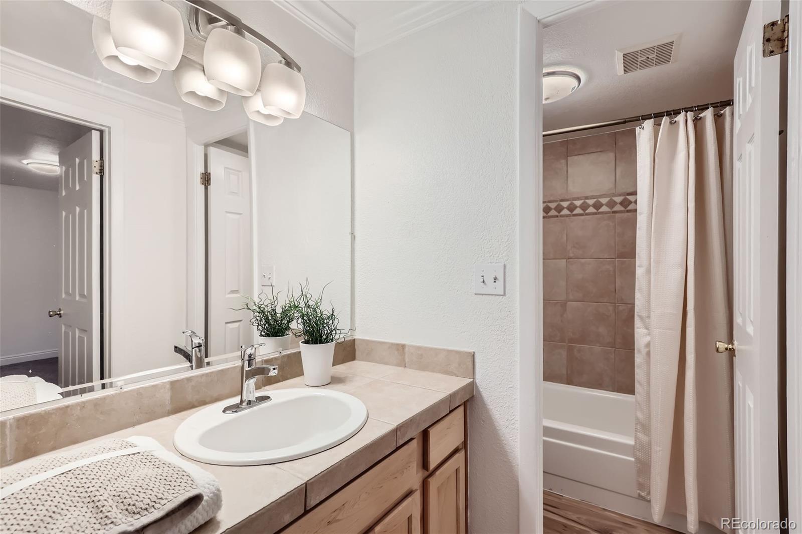 1125 N Washington Street Unit: 202