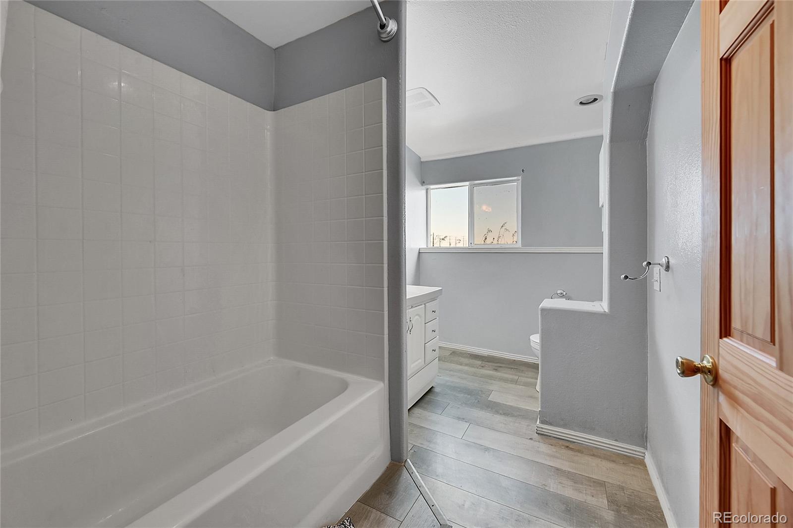 5225 Tom Bay Place