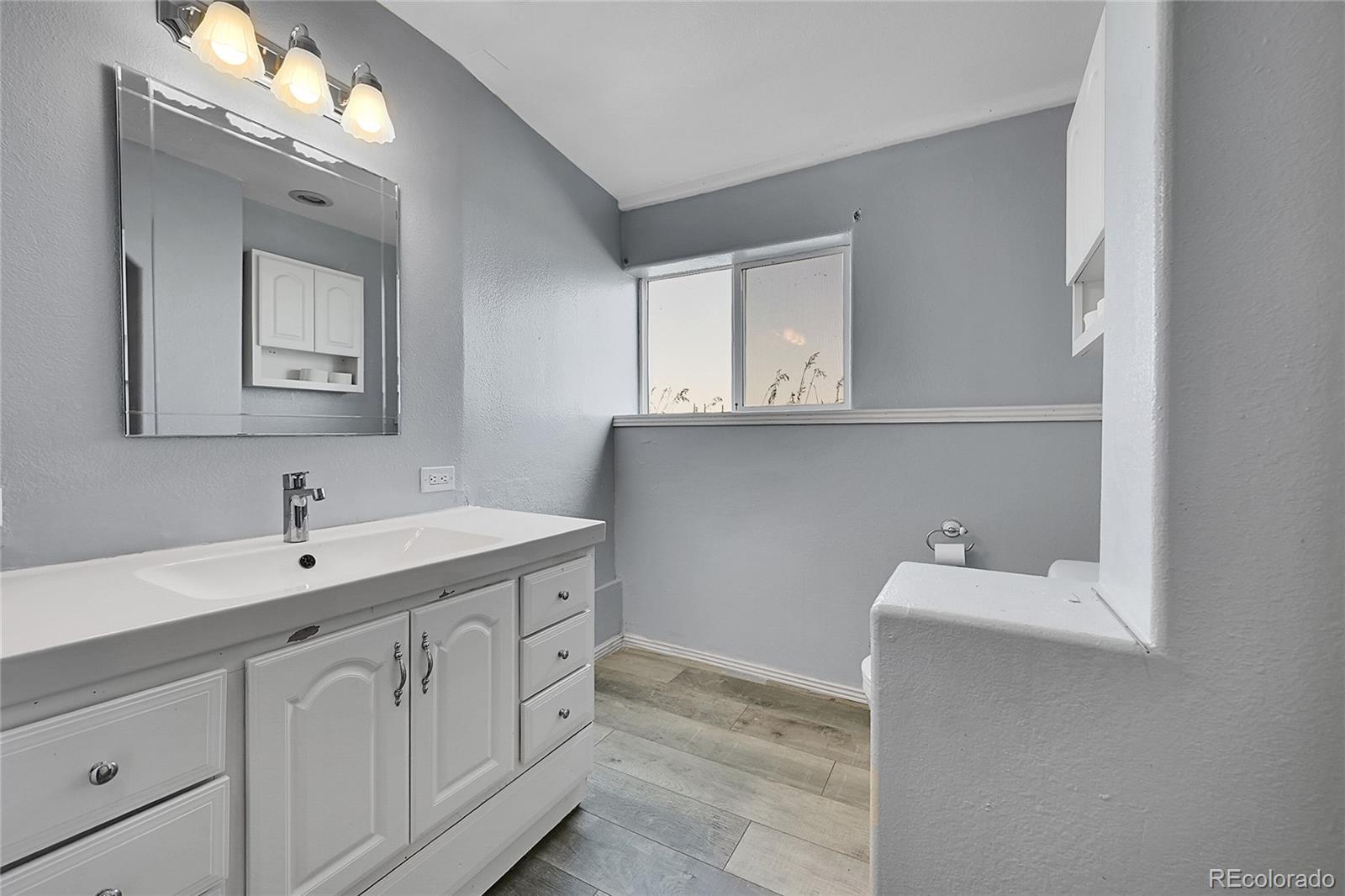 5225 Tom Bay Place
