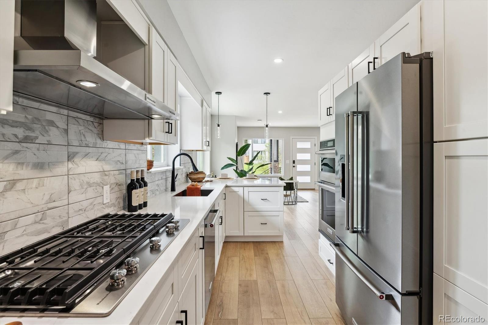 3908 Mariposa Street