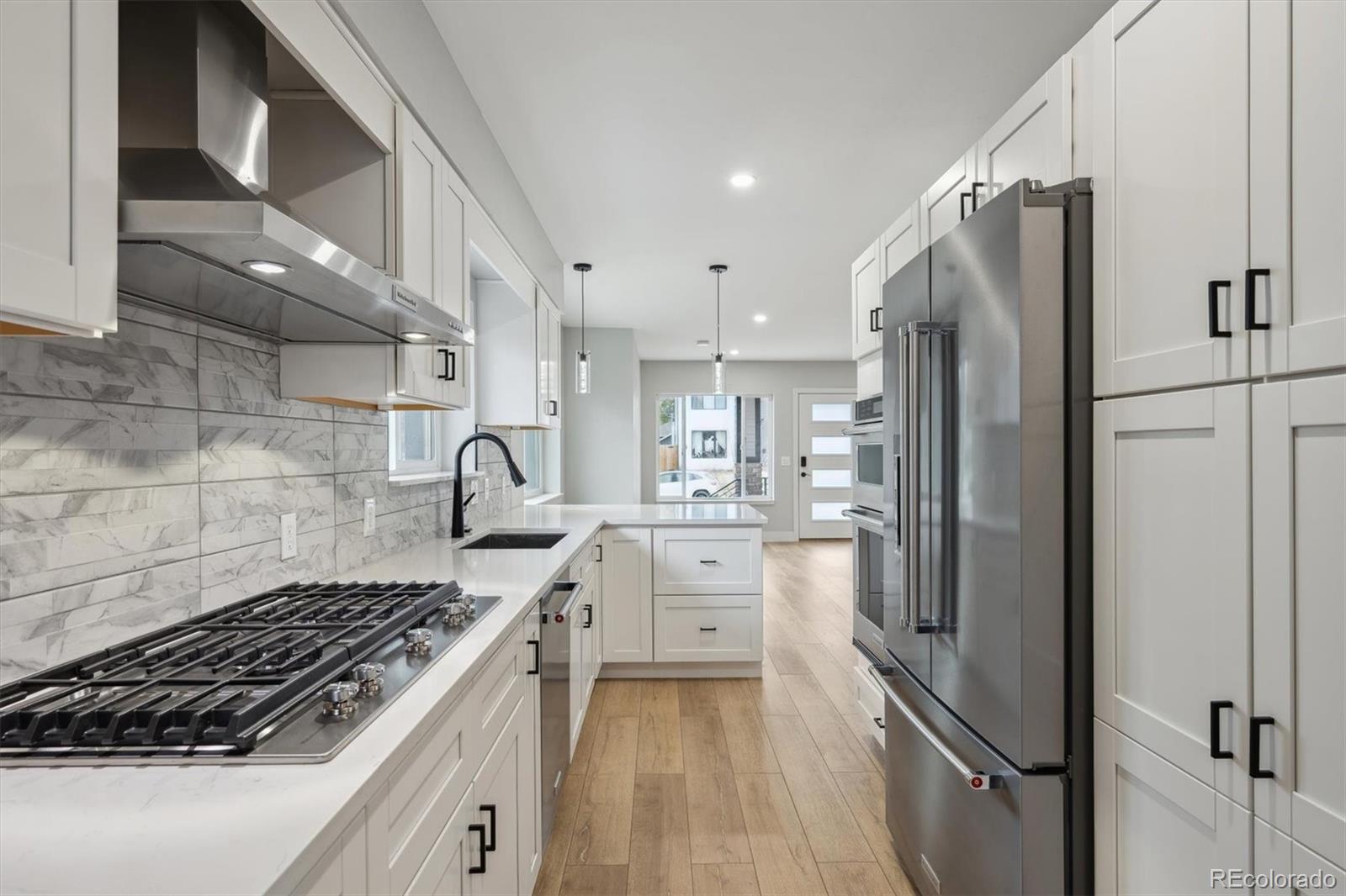 3908 Mariposa Street