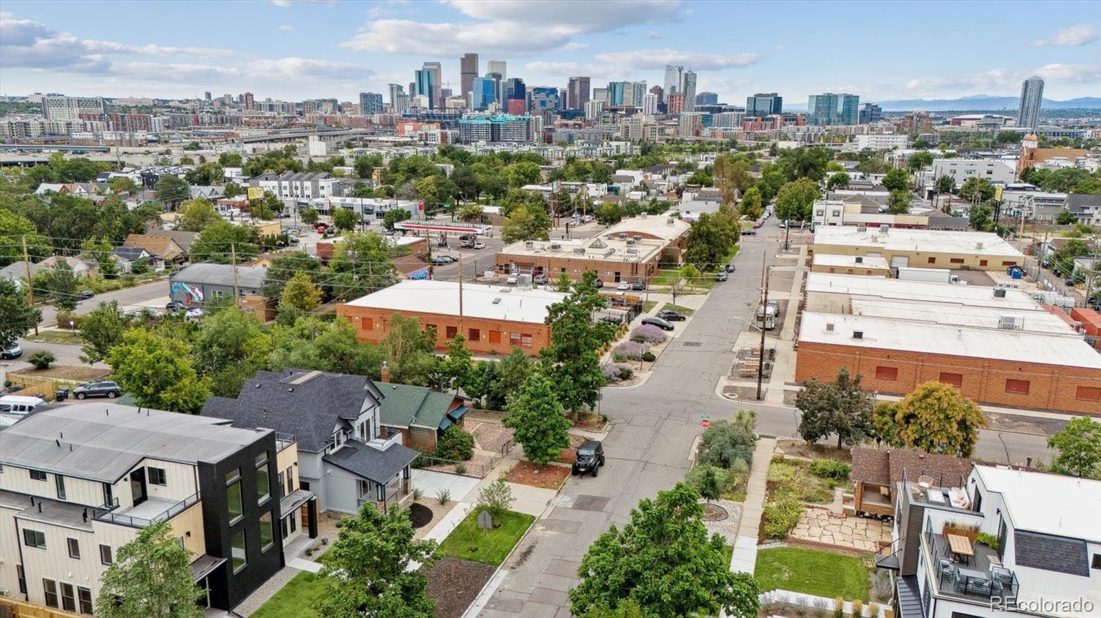 3908 Mariposa Street