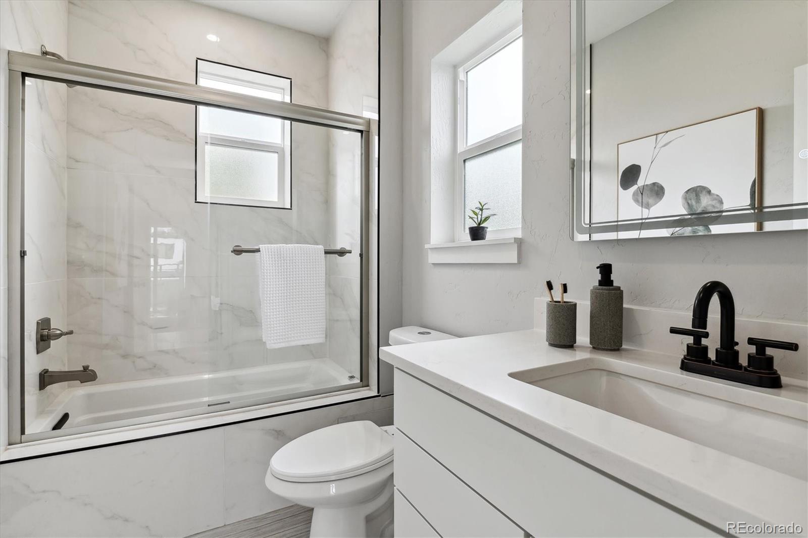 3908 Mariposa Street