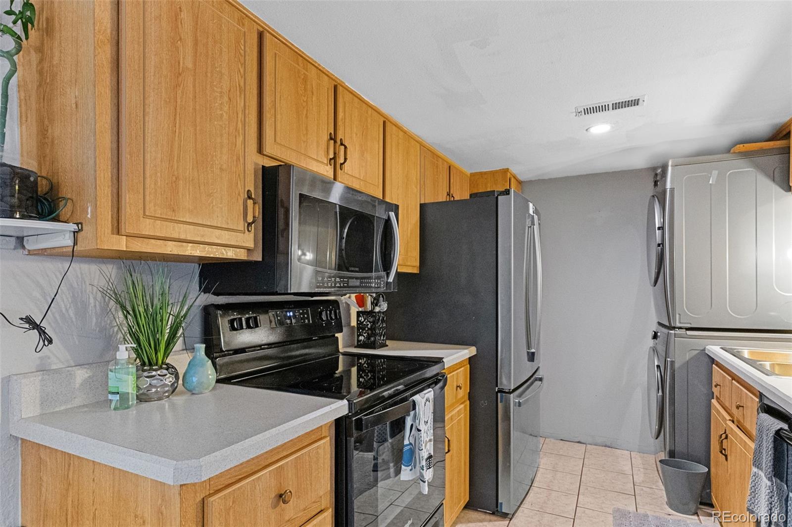 9005 E Lehigh Avenue Unit: 6