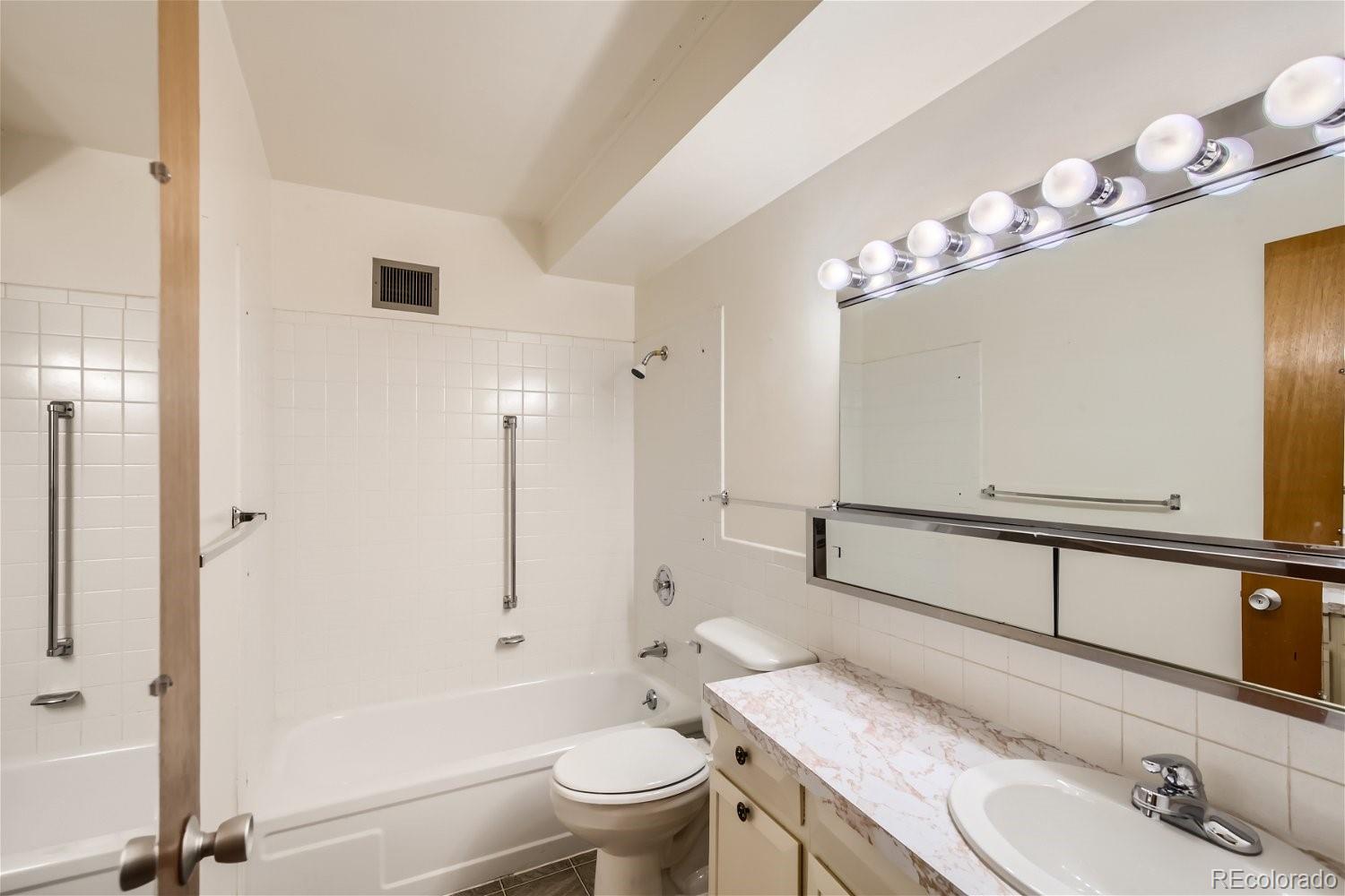 620 S Alton Way Unit: 7c