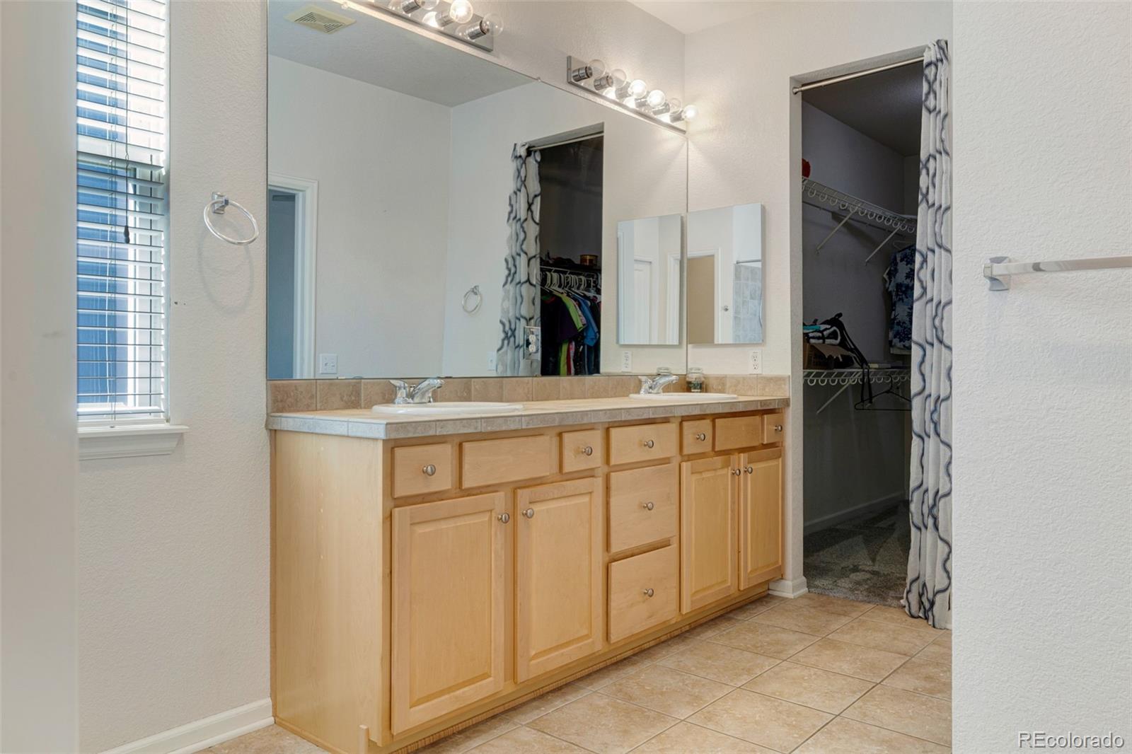 275 Gold Maple Street