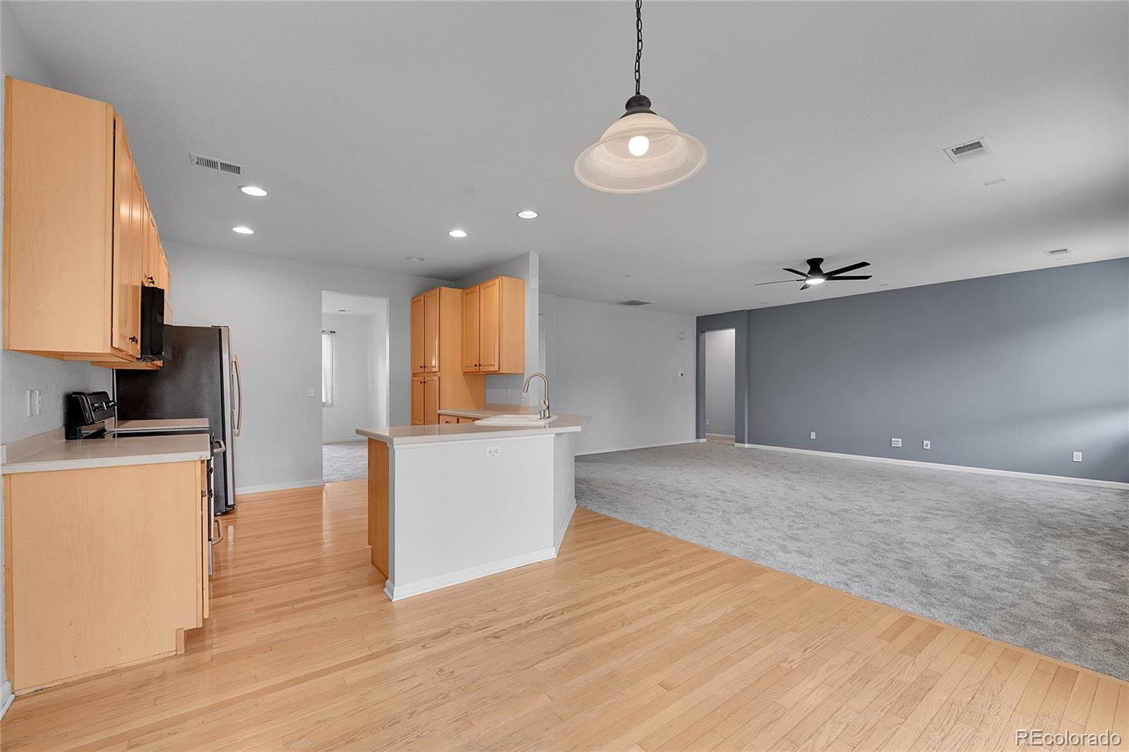 275 Gold Maple Street