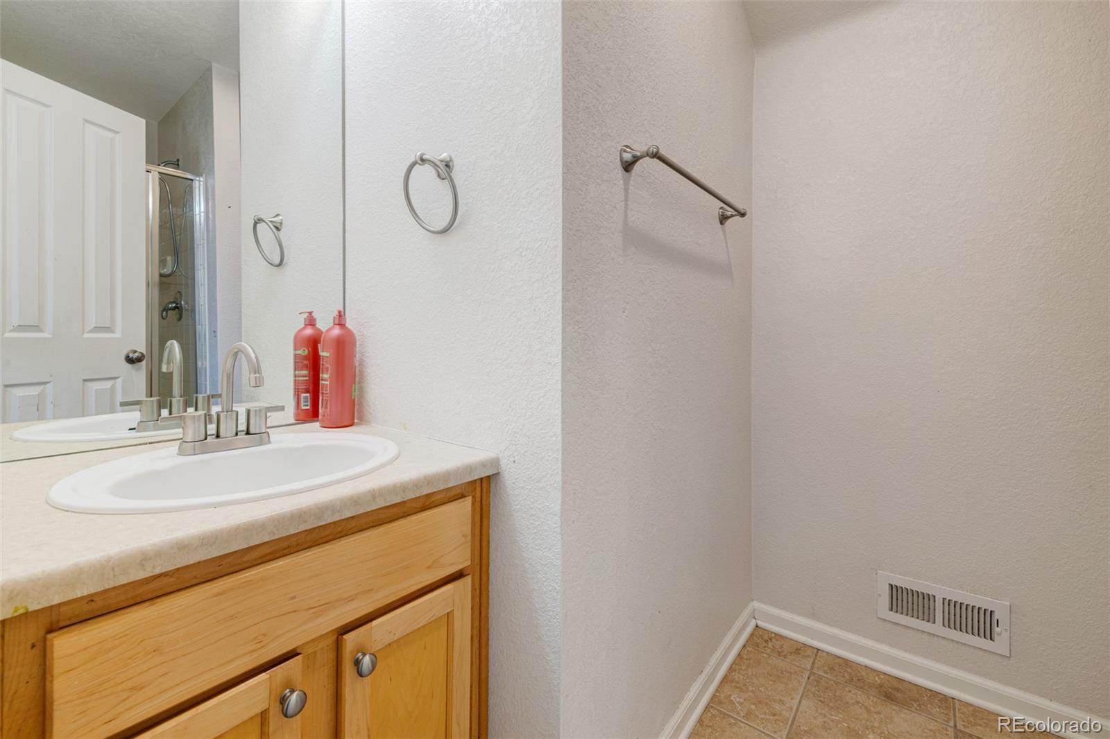 275 Gold Maple Street