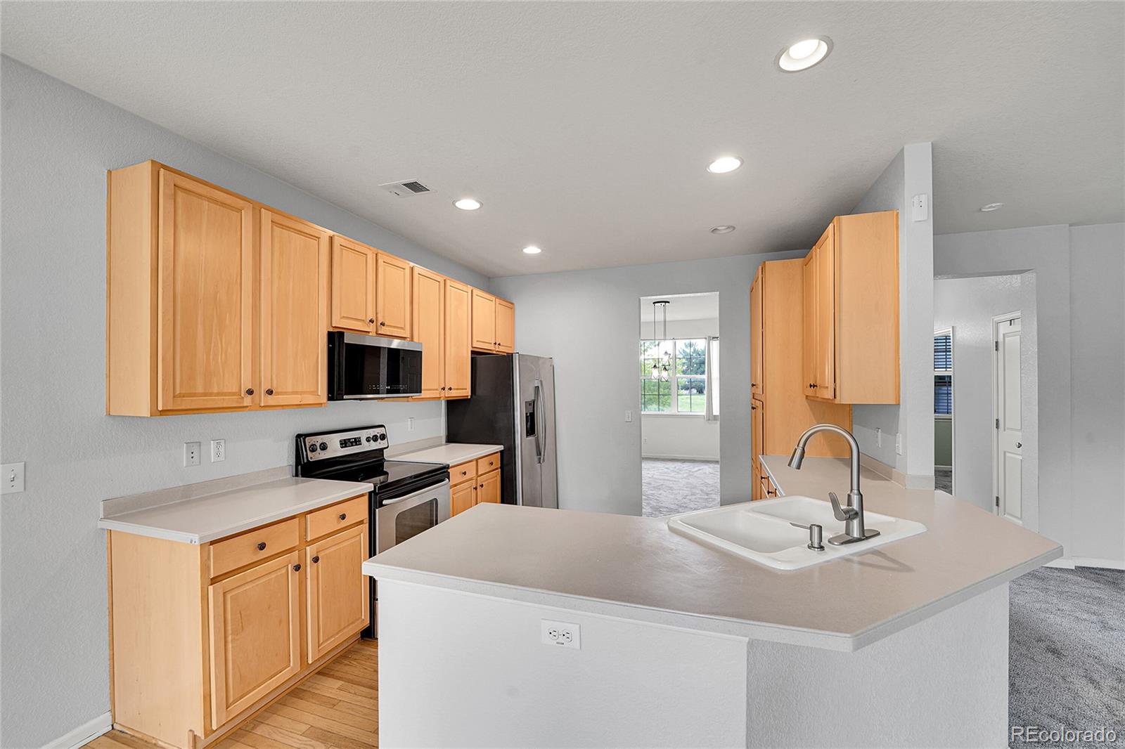 275 Gold Maple Street