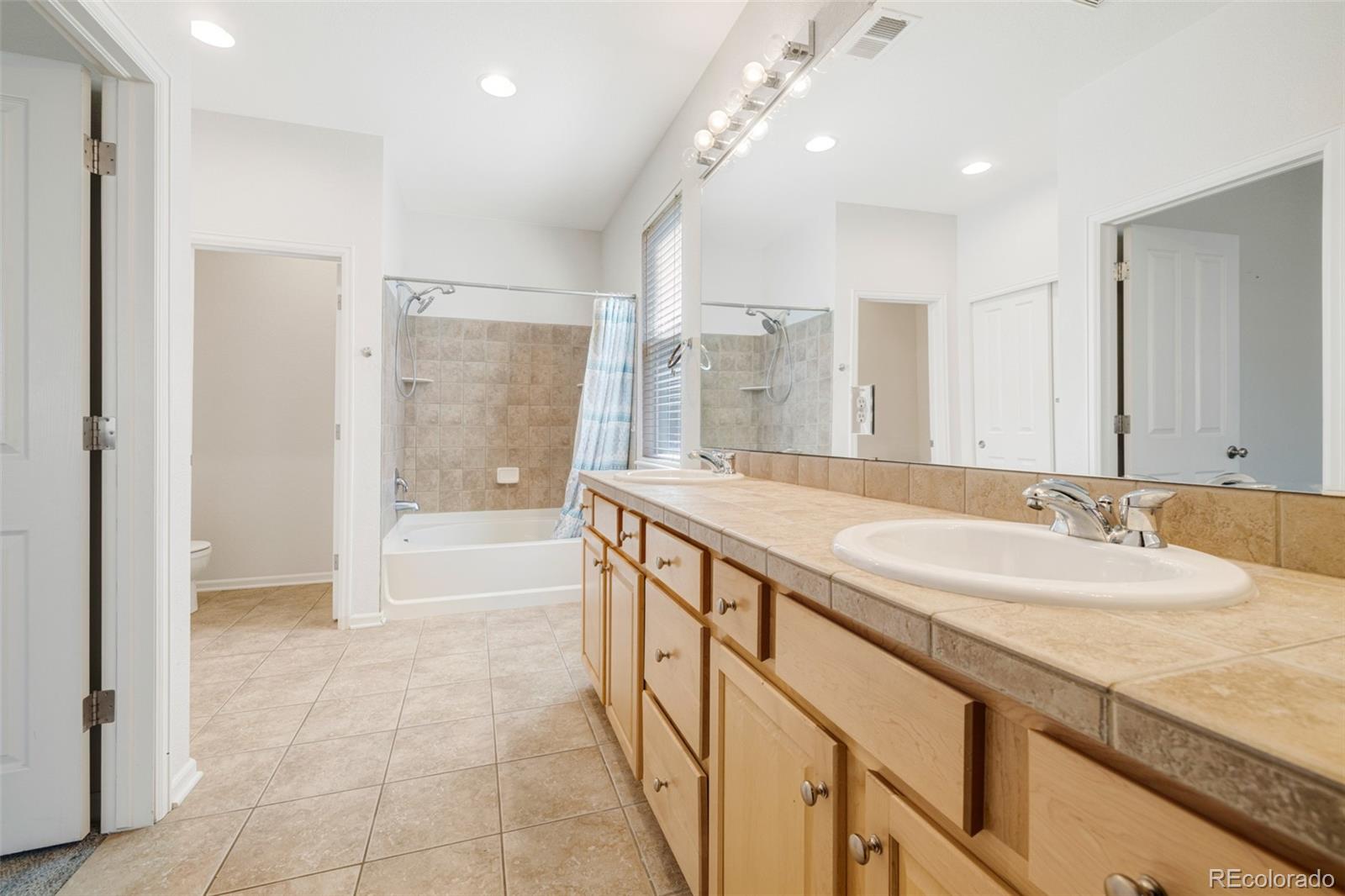 275 Gold Maple Street