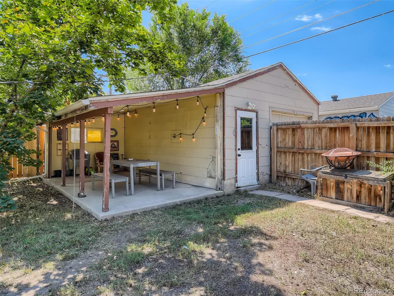 865 N Hooker Street