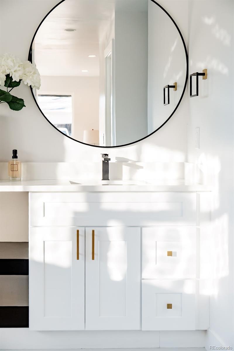 5200 W Ontario Avenue