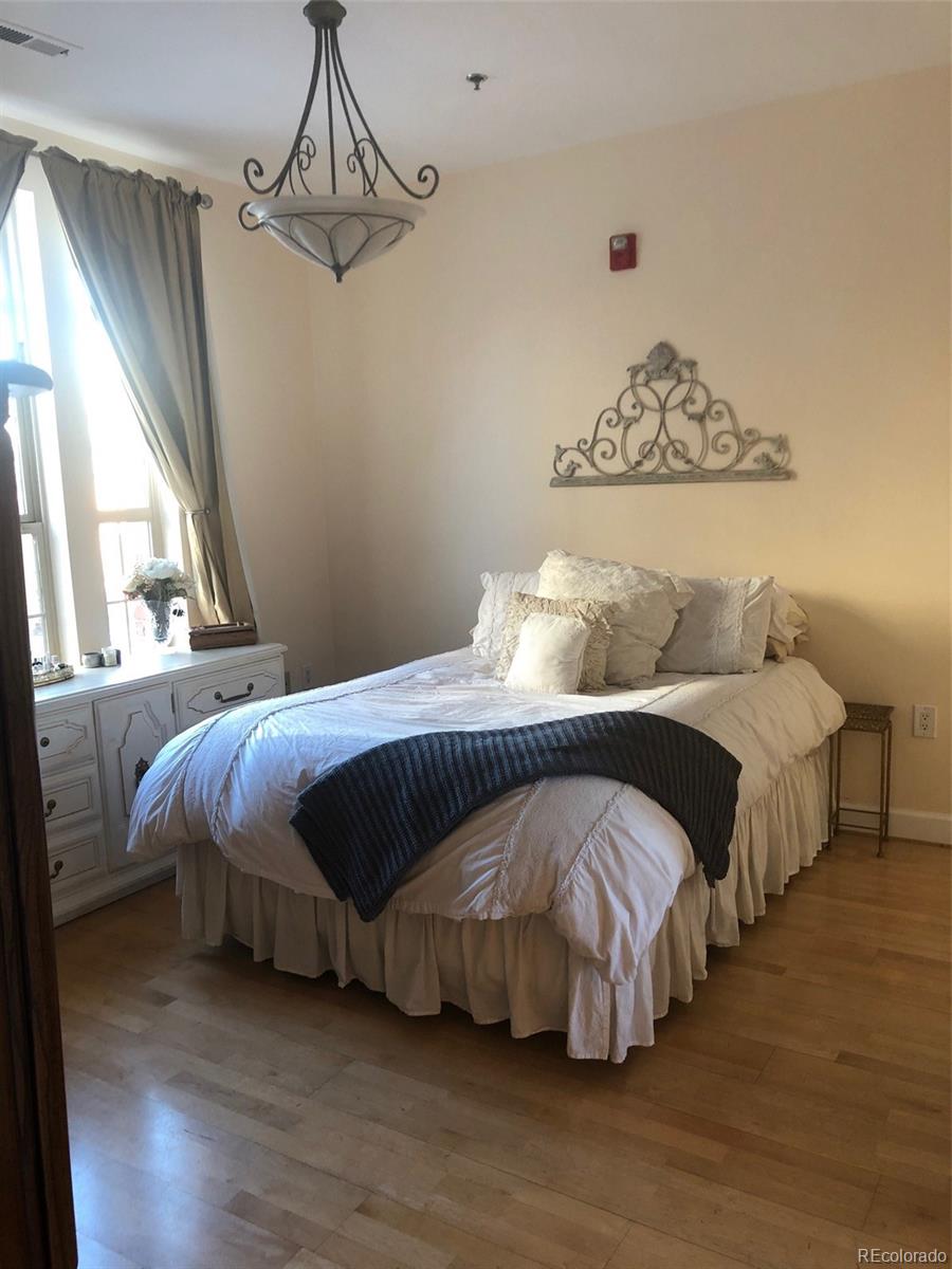 2560 17th Street Unit: 106