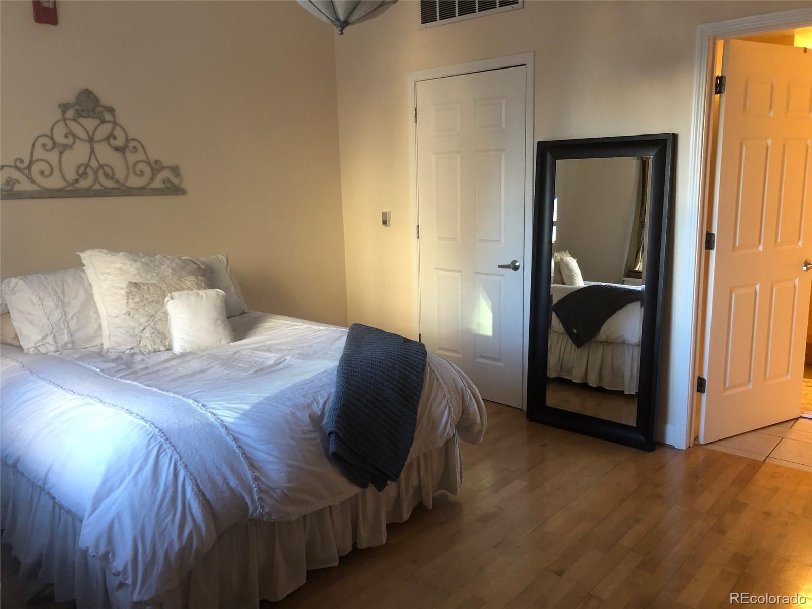 2560 17th Street Unit: 106