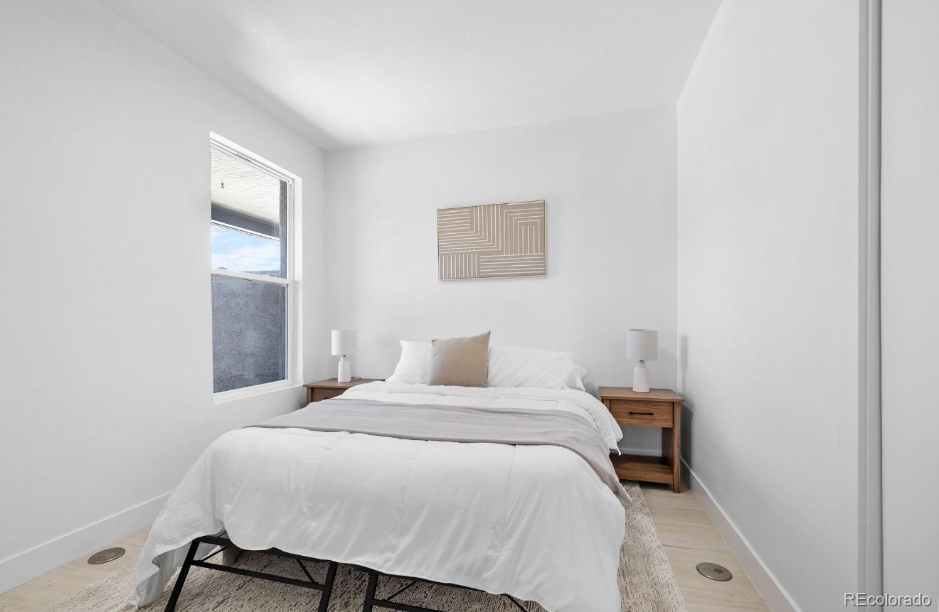 2207 E 25th